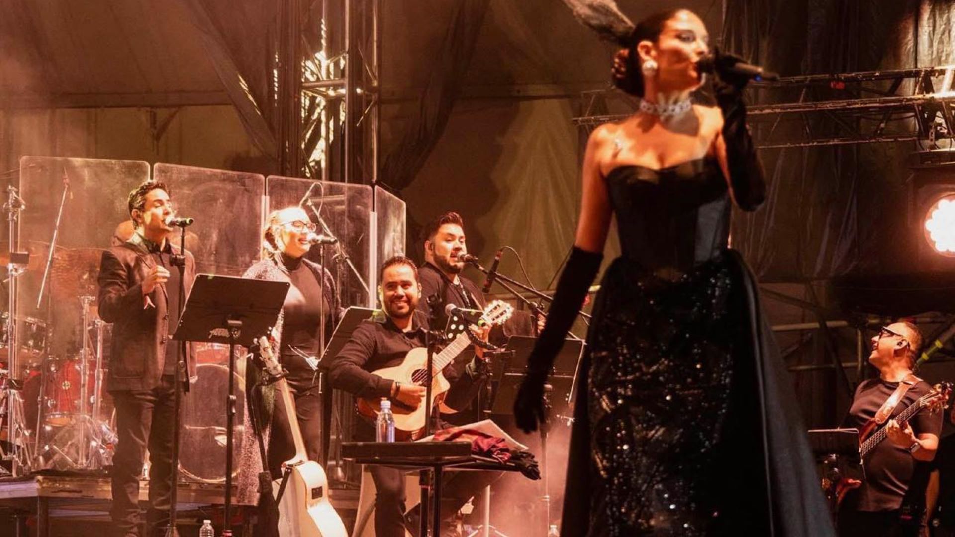 José Vázquez en un concierto con Natalia Jiménez