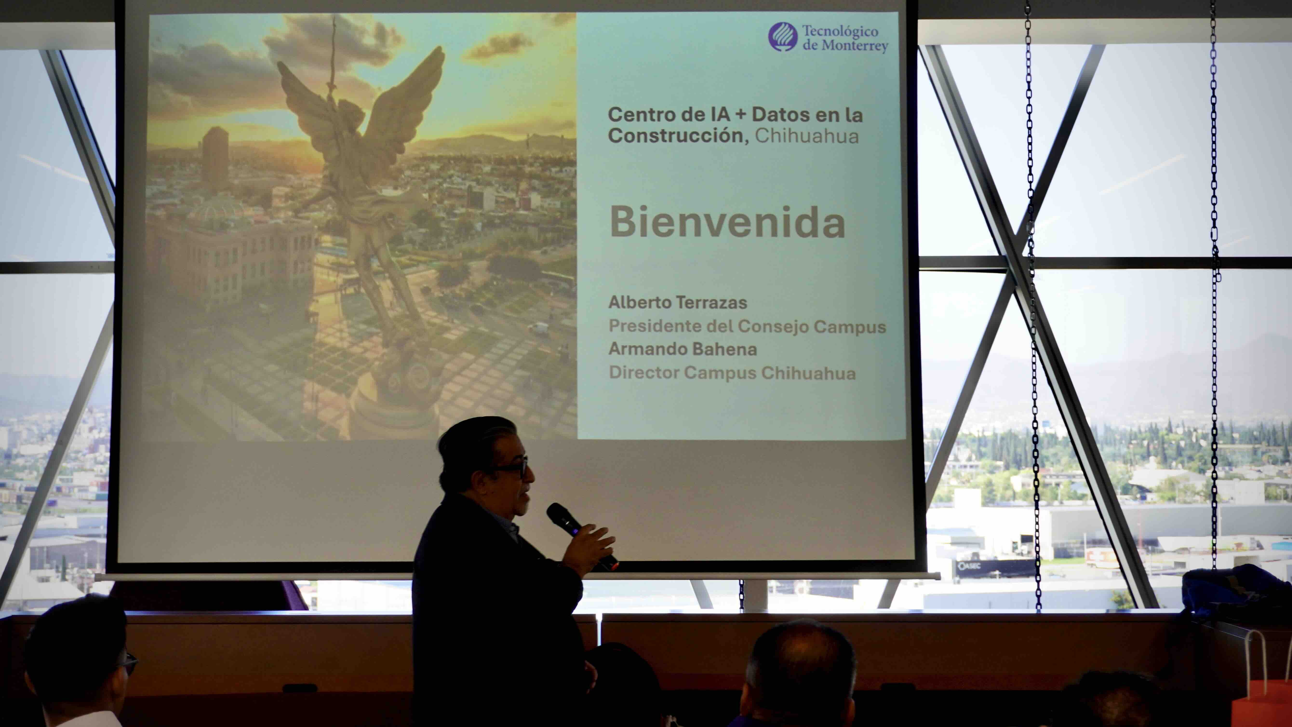 Enrique Cortés abre las sesiones para la creación de un Centro de IA y Datos en el Tec campus Chihuahua
