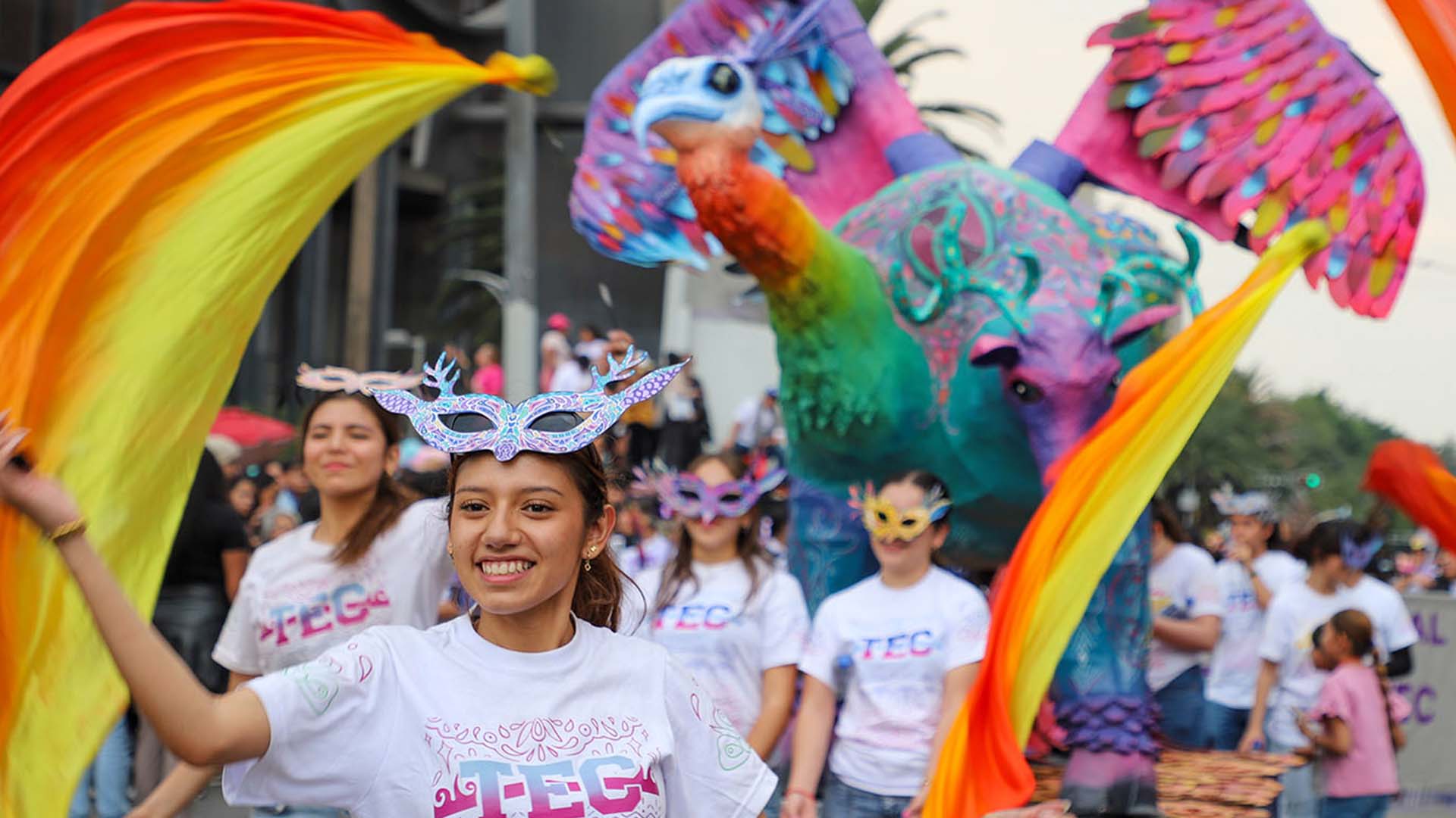 MiCEMtecuhtli, alebrije hecho por estudiantes del Tec campus Estado de México, es presentado en el Desfile y Concurso de Alebrijes Monumentales 2025.