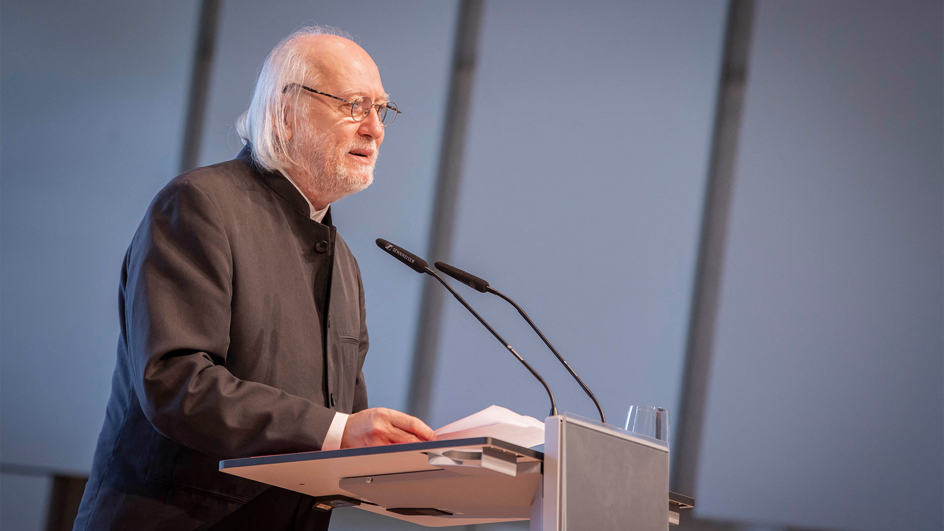 Premio Nobel de Literatura a la visión apocalíptica de Krasznahorkai