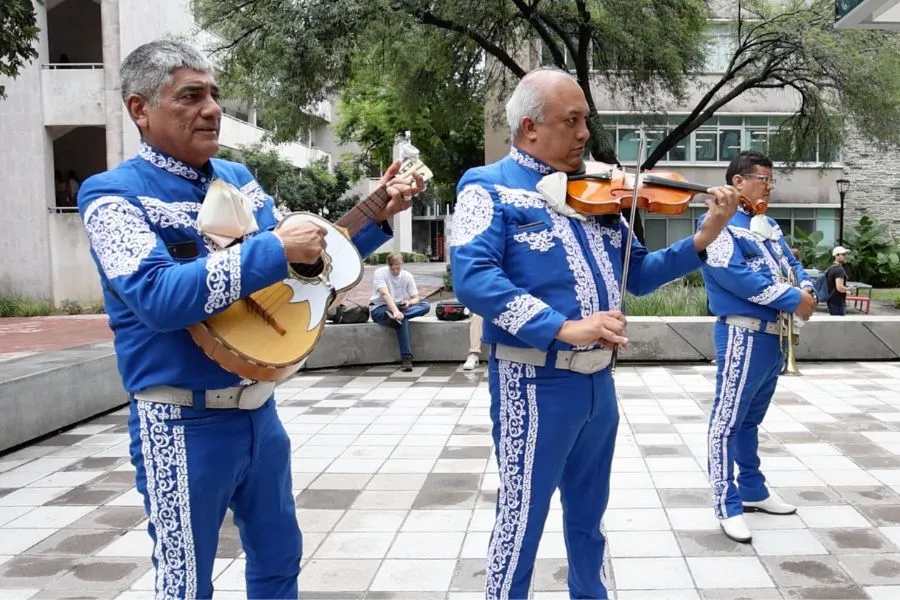 aniversario 81 Tec de Monterrey mariachis