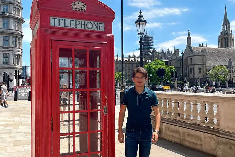 Durante su intercambio, Nahúm pudo visitar diversos países, como Inglaterra.