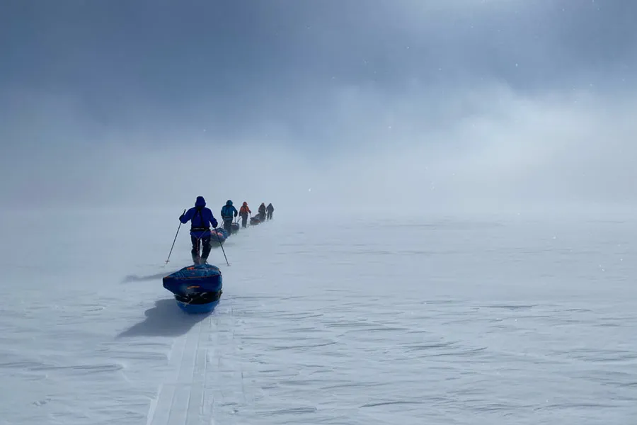 Andrea en su travesía de 600 km sobre hielo