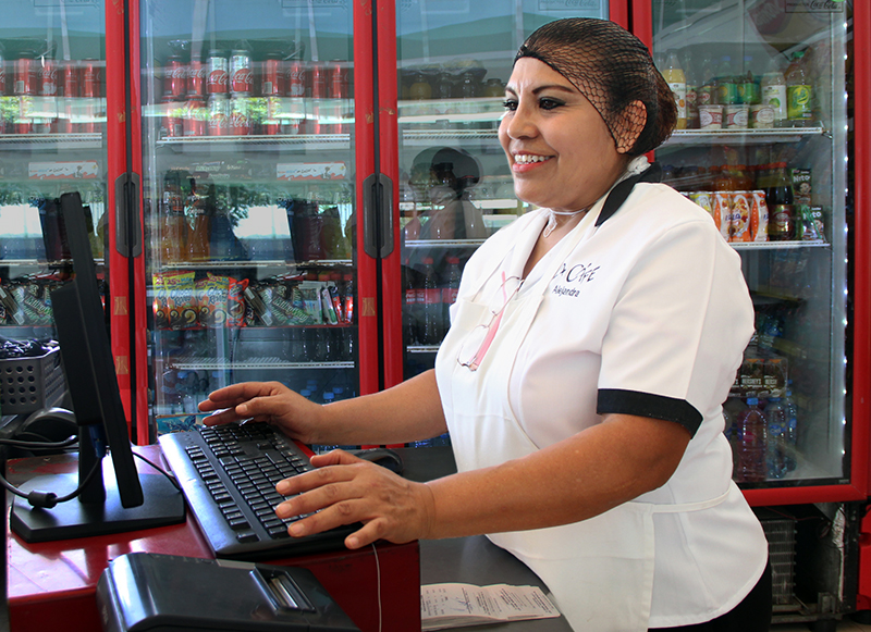 Alejandra colaboradora de la Cafetería desde hace 23 años