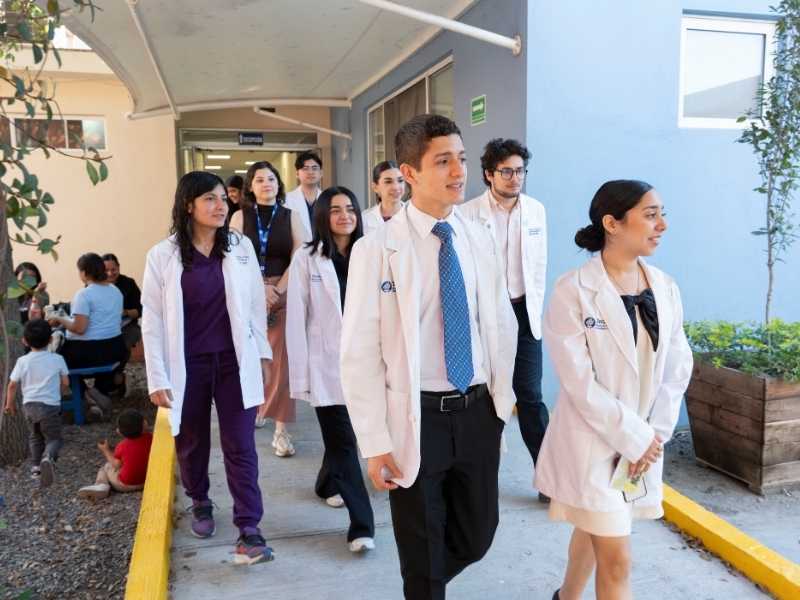 Alumnos de la EMCS en recorrido por el Instituto Nuevo Amanecer.