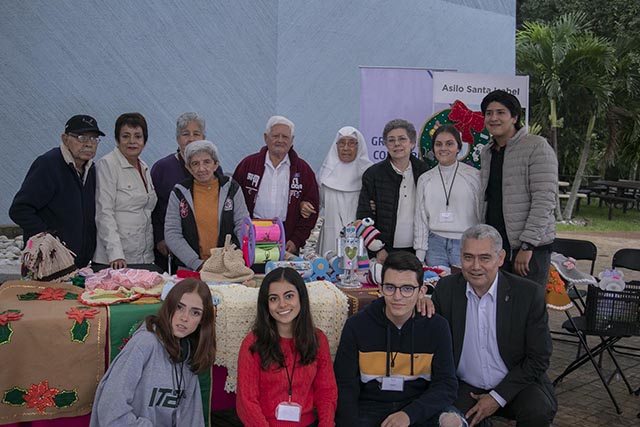 Alumnos y profesores ayudan asilos y casa hogar