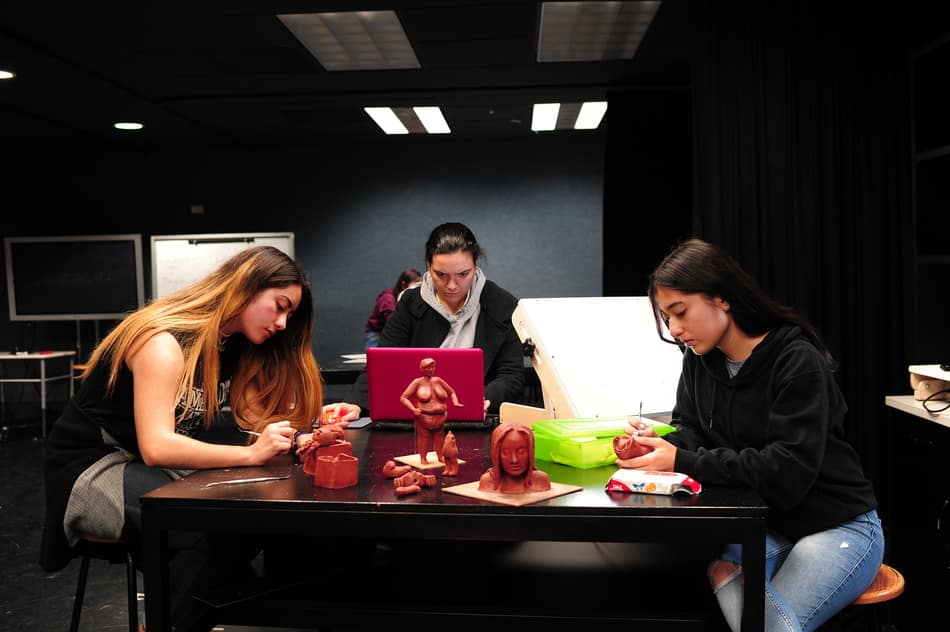 Alumnas de Animación y Arte Digital (LAD) del Tec Guadalajara durante sus prácticas