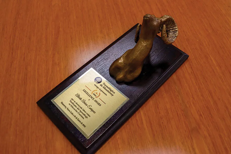 El reconocimiento de Alberto Arvizu es por su trabajo como instructor con empresas