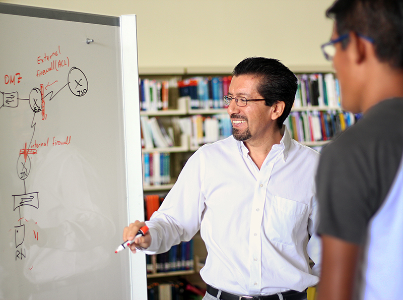 Dr. Arturo Pérez, Profesor Investigador, SNI 1 Escuela de Ingeniería y Ciencias