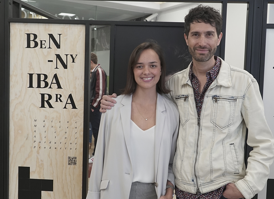 Benny Ibarra con estudiante del Te