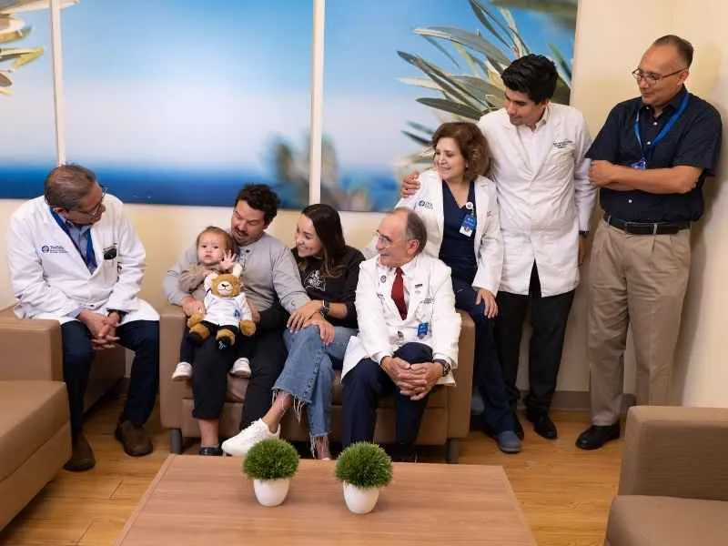 Lena es una pequeña que logró recuperarse tras ser sometida a ECMO.