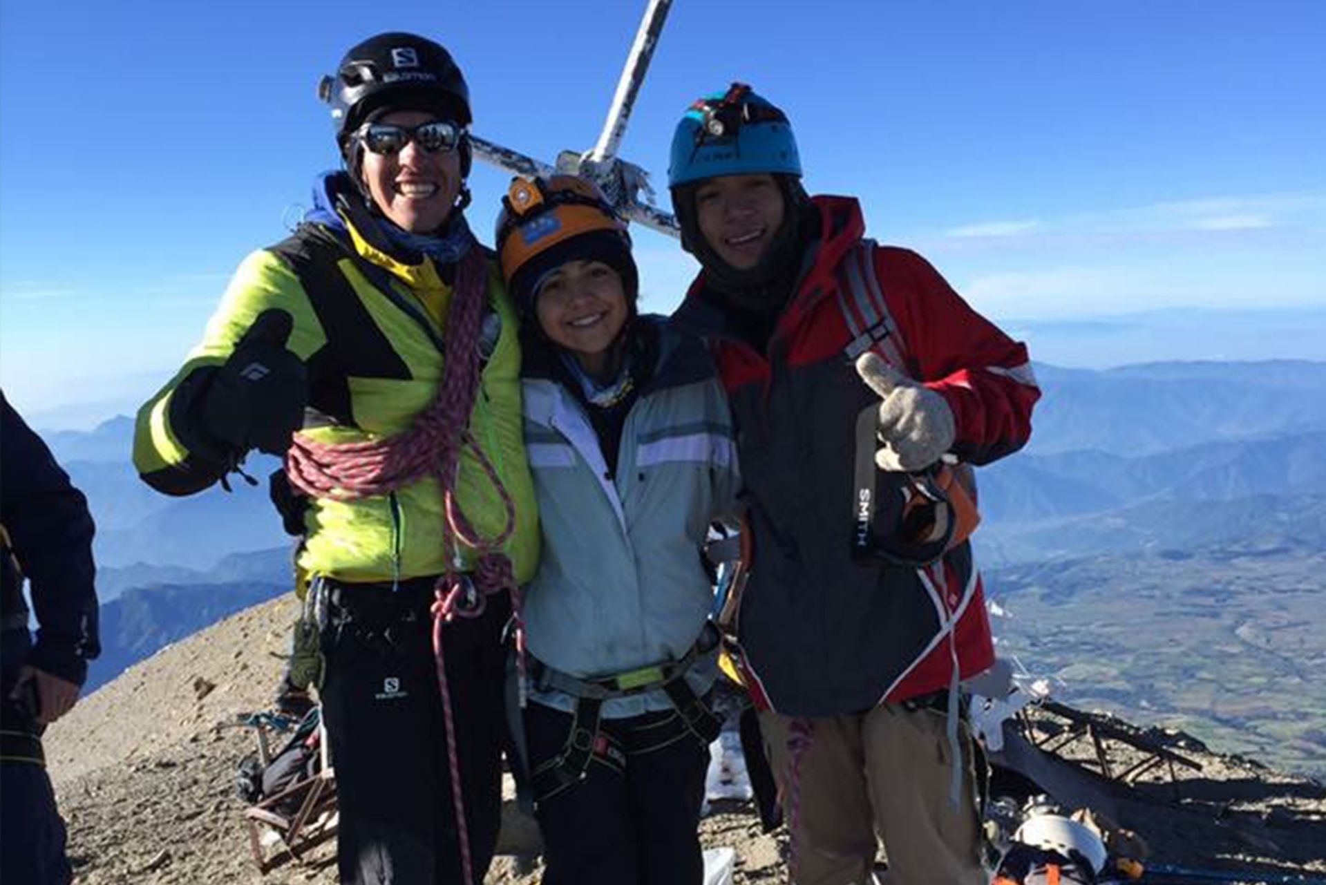 Felipe junto a su novia y entrenador