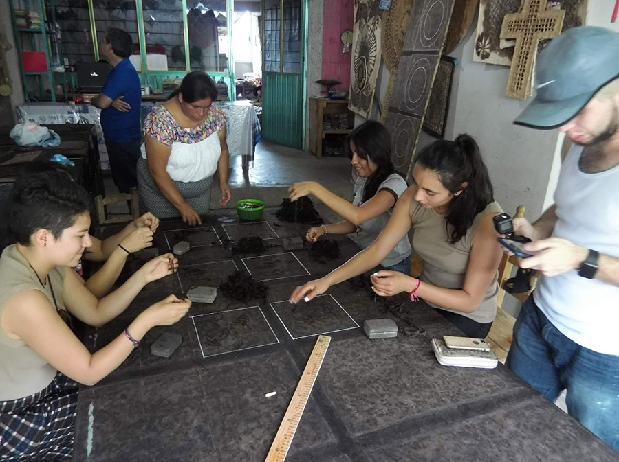 Se involucran en la fabricación de papel amate