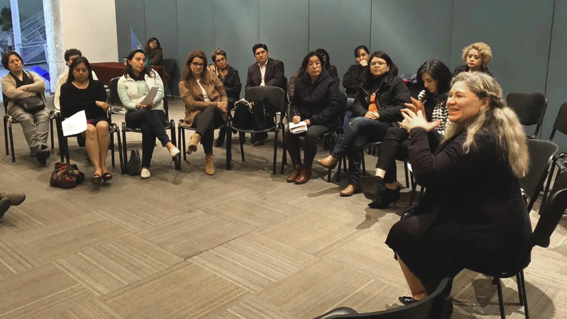 Café literario con perspectiva de género organizado por Maricruz Castro Ricalde.
