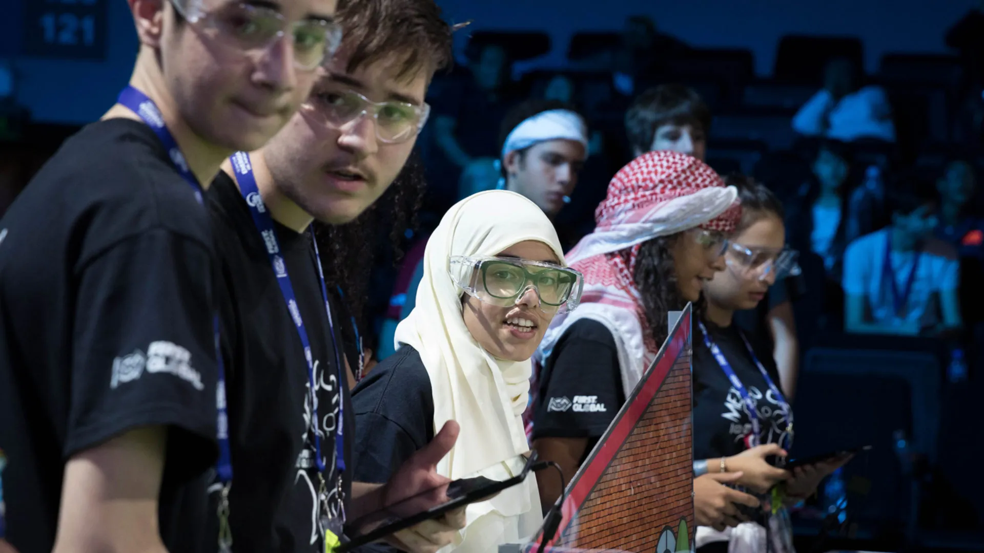 Jóvenes de distintas culturas durante torneo FIRST