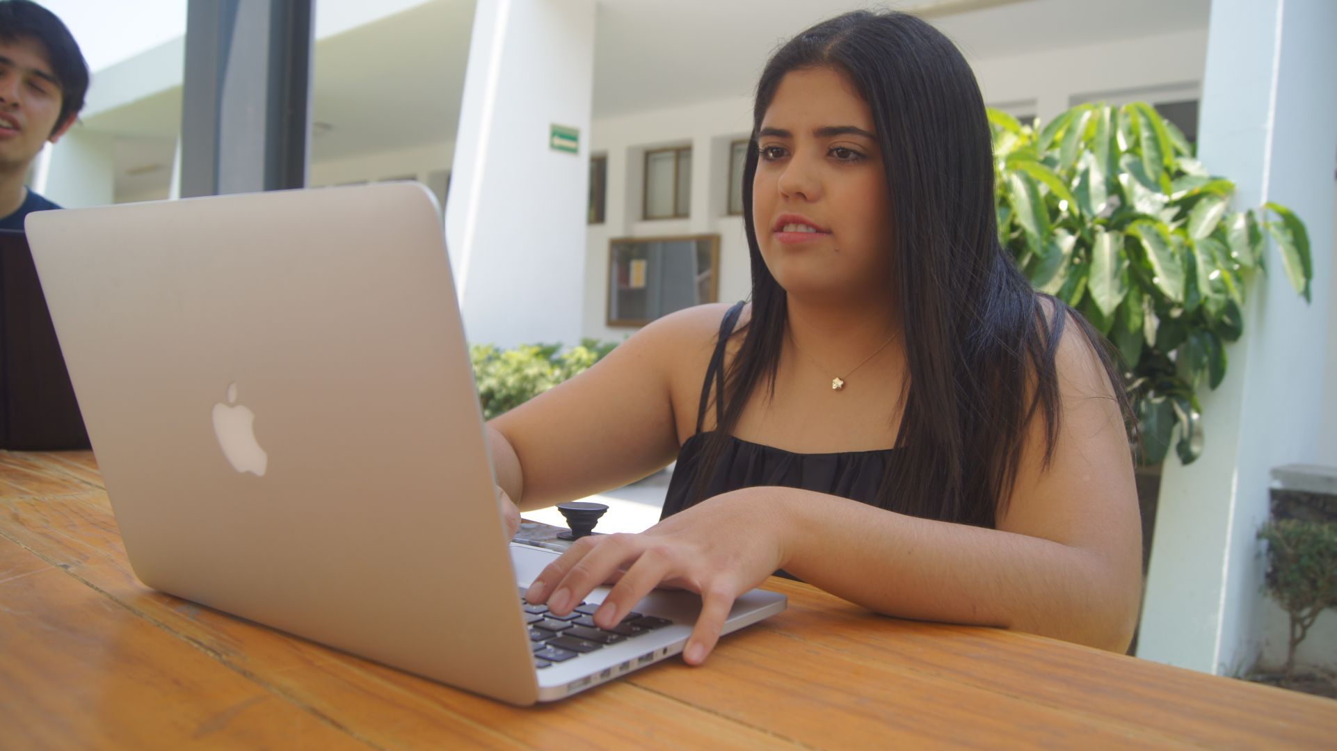 Tanto hombres como mujeres participan en el evento.