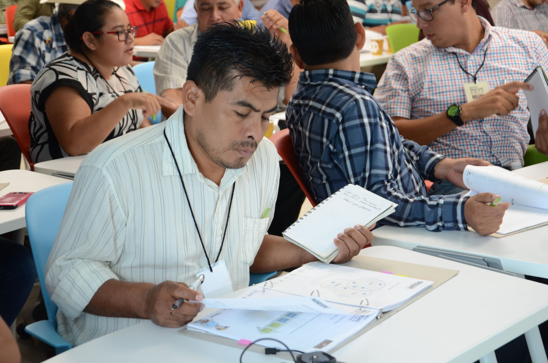 A lo largo de siete años, la Escuela Nescafé ha graduado 545 productores de manera presencial y virtual. 