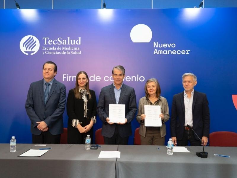 De izquierda a derecha - Dr. Luis Alonso Herrera, Dra. Guillermina S&aacute;nchez, Dr. Guillermo Torre, Alicia Navarro y Marco Antonio Amaya.