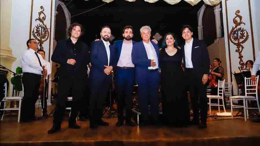 Alfonso Molina docente del Tec campus Querétaro dirigió su obra Danzas itinerantes junto al célebre compositor Arturo Márquez en el Festival Cultural Álamos Pueblo Mágico en Sonora.