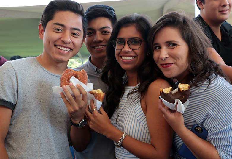 Tradicionales donas y café después de parciales