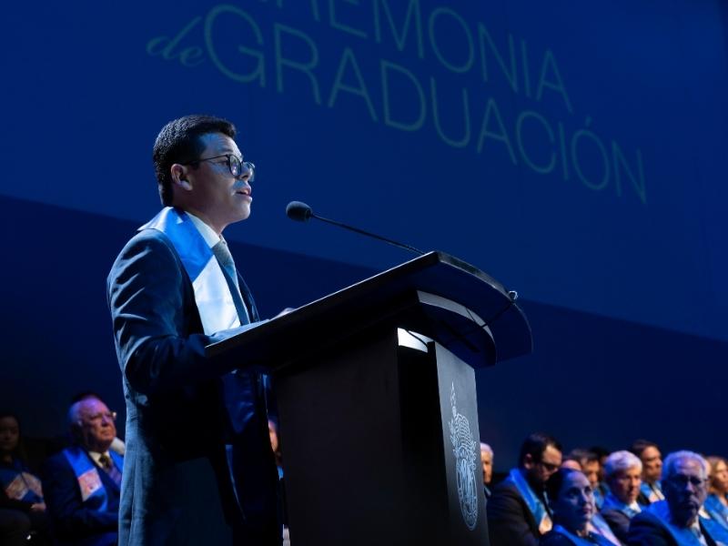 Dr. Diego Isaac L&oacute;pez Z&uacute;&ntilde;iga, representante de la generaci&oacute;n graduada.