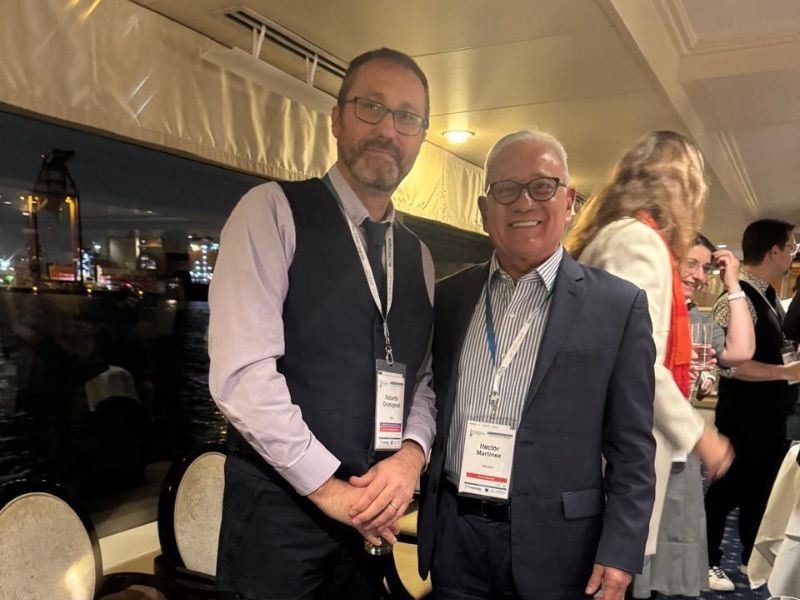 Dr. Héctor Ramón Martínez junto al Dr. Roberto Gramignoli del Karolinska Institutet de Suecia.