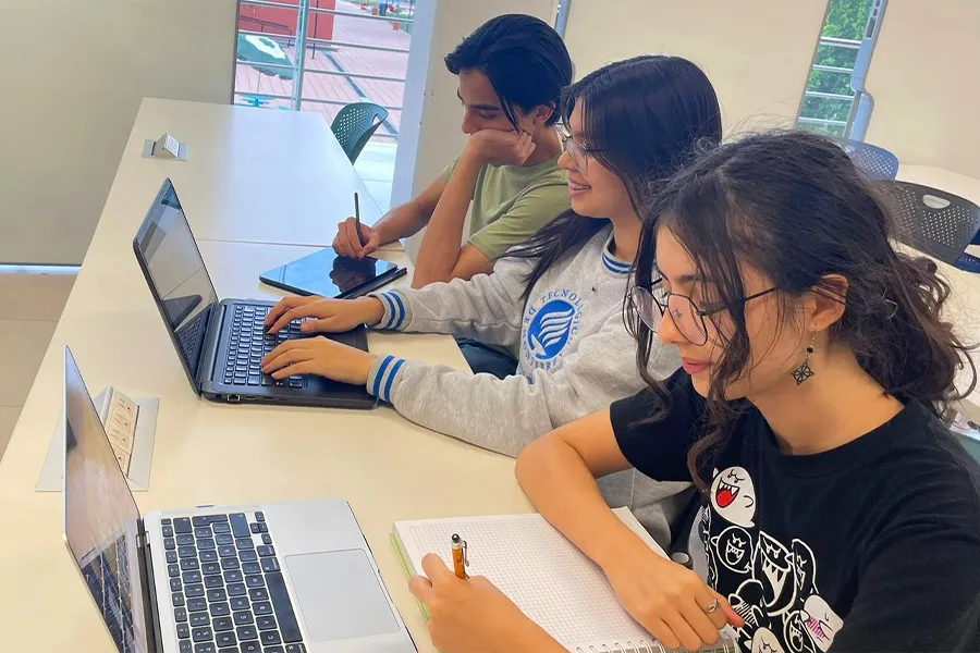 Estudiantes de ingeniería de Campus Ciudad Obregón tomando la certificación | Foto: Camila Leyva Flores