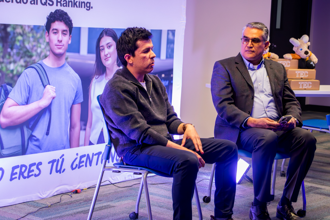 Alexander Guerra y Jose Reyes en presentaci&oacute;n de foro