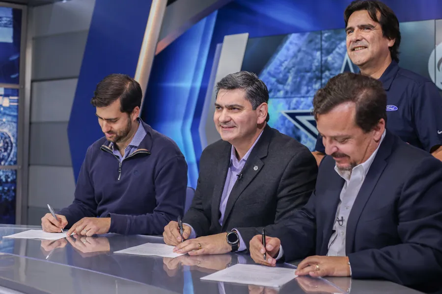 David Garza, rector del Tecnológico de Monterrey; Juan Pablo Murra, vicepresidente de Relaciones y Desarrollo del Tec; y Mauricio Vargas, presidente de Grupo Amarillo.
