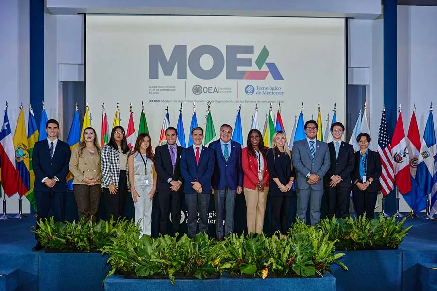 Foto-grupal-de-los-integrantes-de-la-OEA