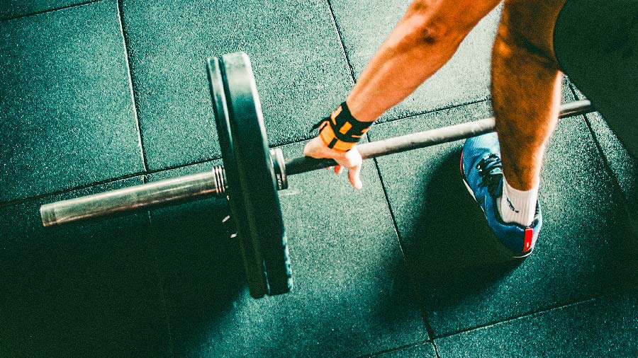 Equipo deportivo en un gimnasio