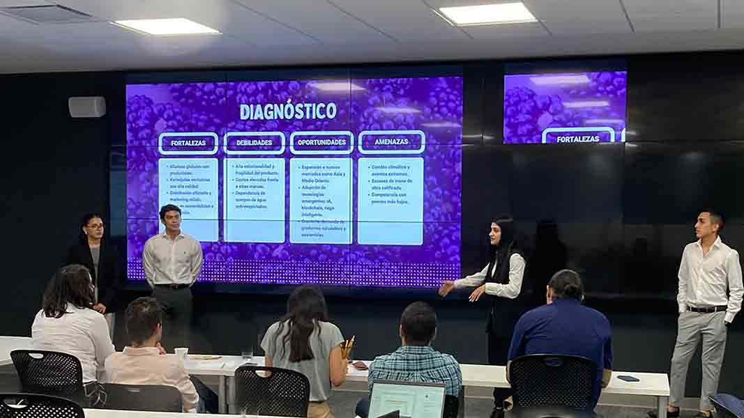 Estudiantes del Tec Guadalajara predicen con IA uso agropecuario de agua.