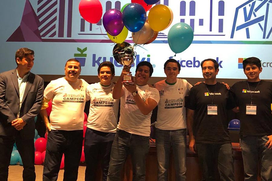 El equipo de campus Monterrey logró el primer lugar del concurso regional del ICPC.