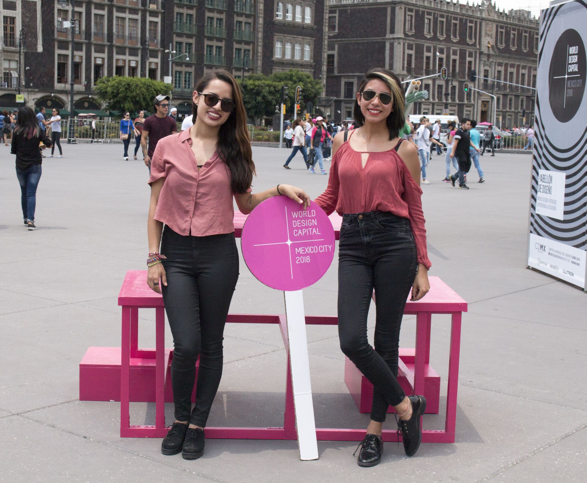 Alumnos del Tec en WDC en el zócalo durante FICA