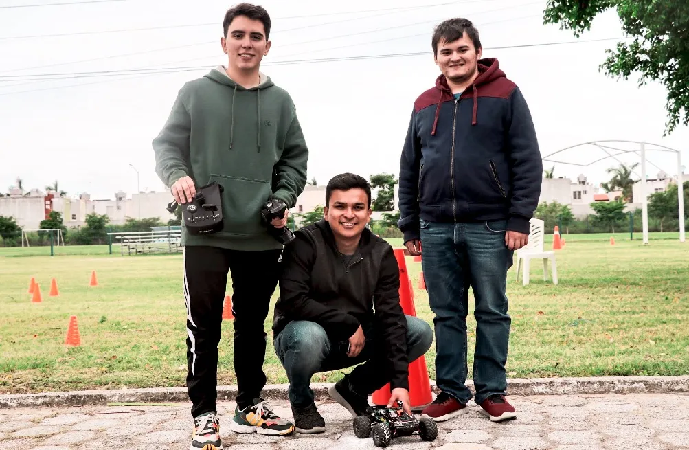lasirs-tec-campus-tampico-land-rov-rafael-quintero