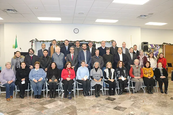 Profesores de las Escuelas de Arquitectura Arte y Diseño, Humanidades y Educación, Negocios y Ciencias Sociales y Gobierno que fueron reconocidos.