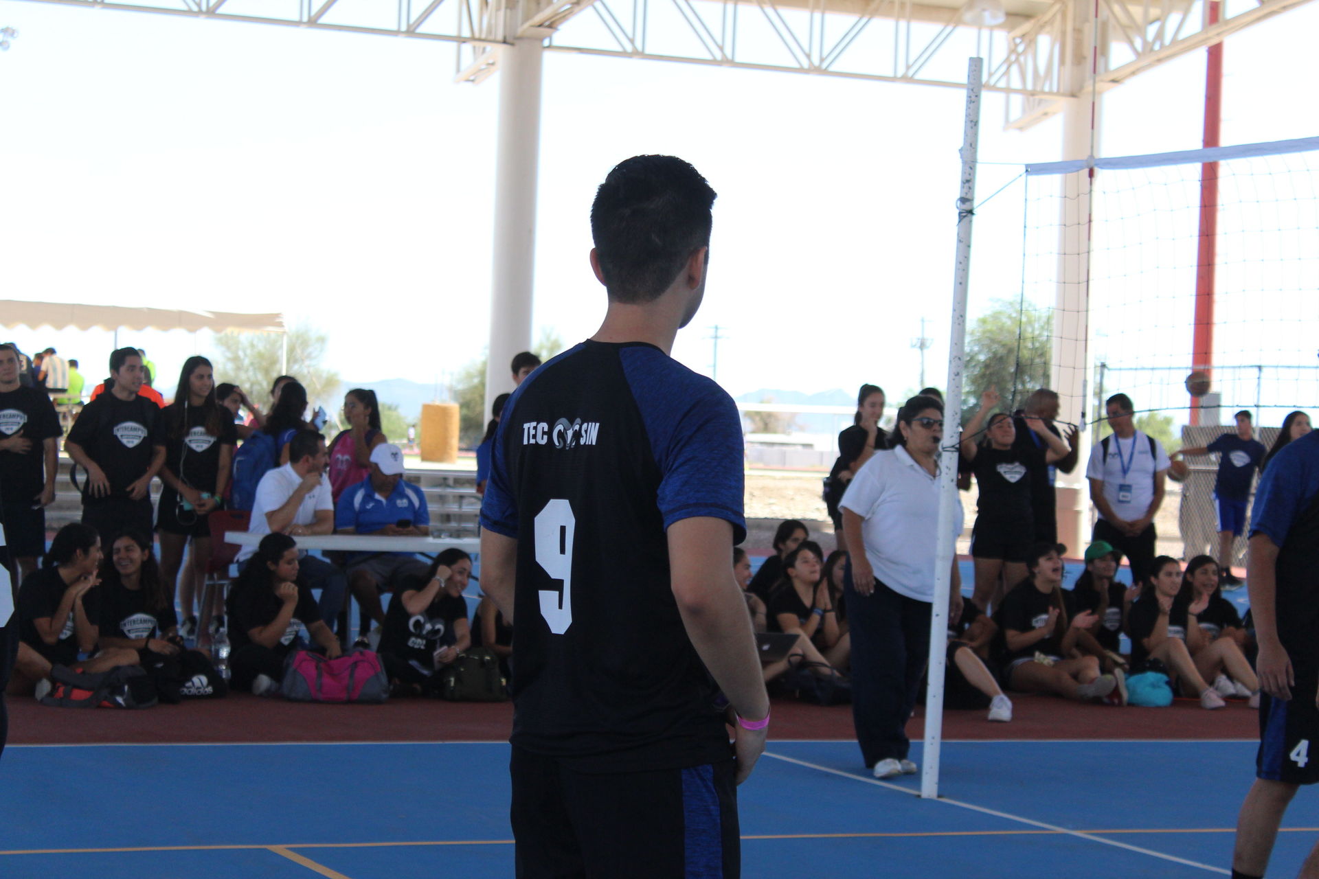 Omar durante un partido de Voleibol