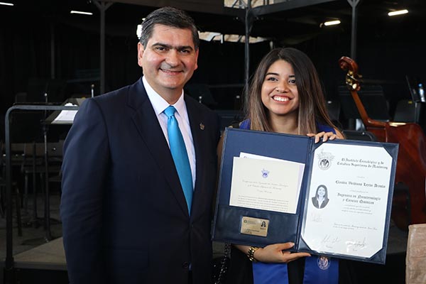 David Garza Salazar, Rector del Tec, felicitó a los nuevos EXATEC