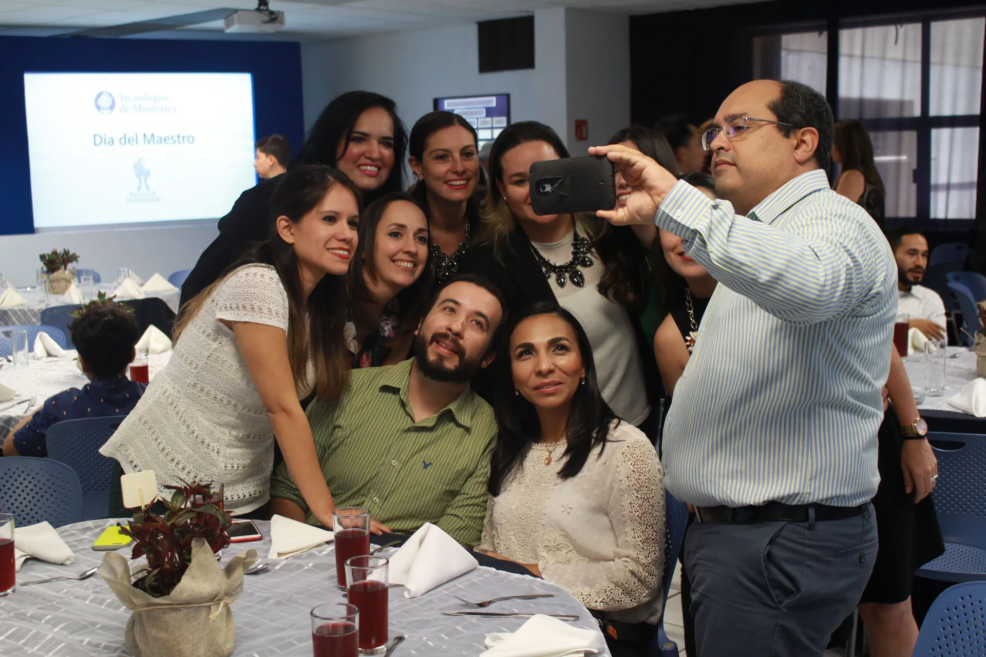 Vini con profesores.
