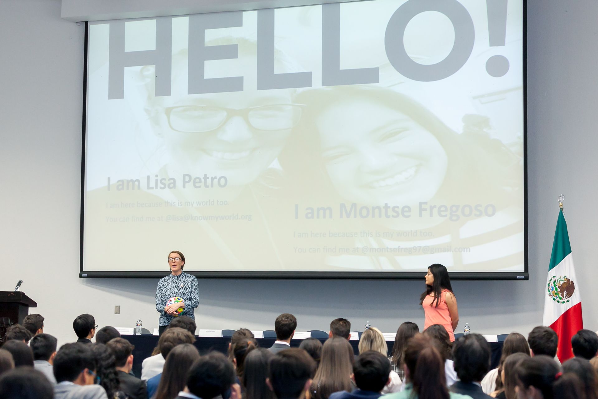 presentación durante el evento MUN