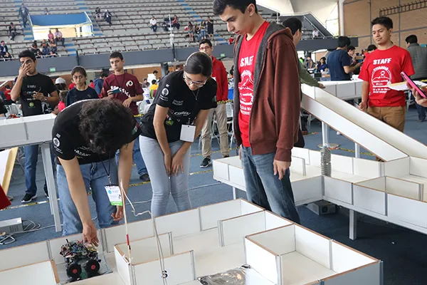 Equipo Delta en acción en el Torneo Mexicano de Robótica
