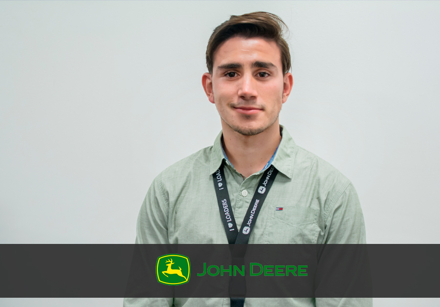 Alumno realizando su Semestre i en la empresa John Deere