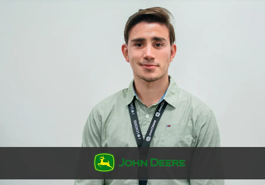 Alumno realizando su Semestre i en la empresa John Deere