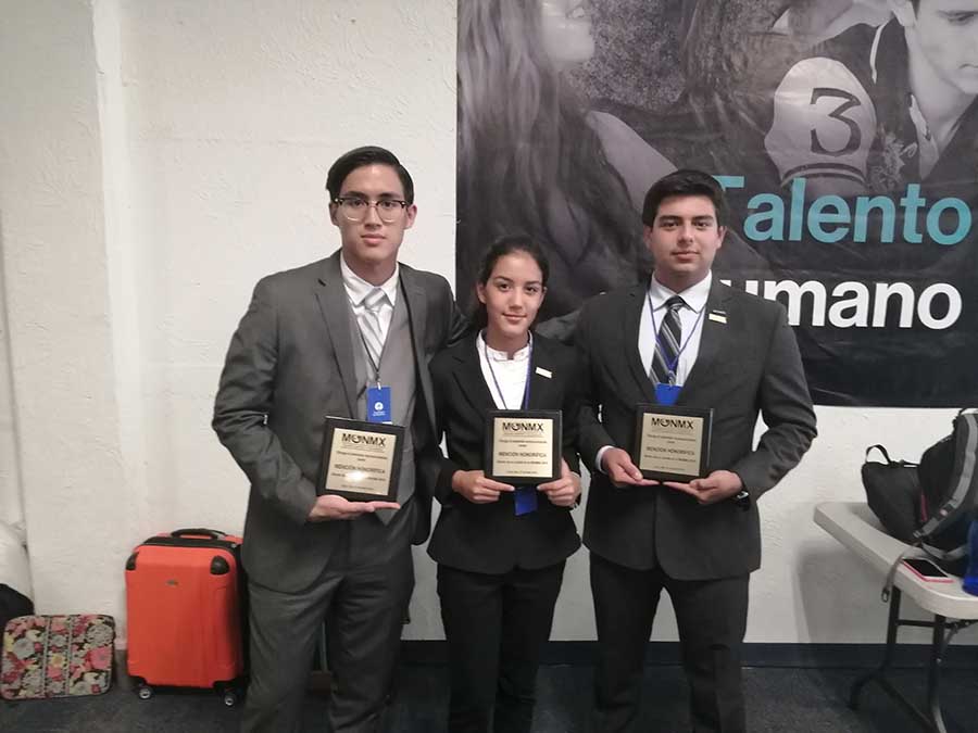 Tres de los estudiantes galardonados