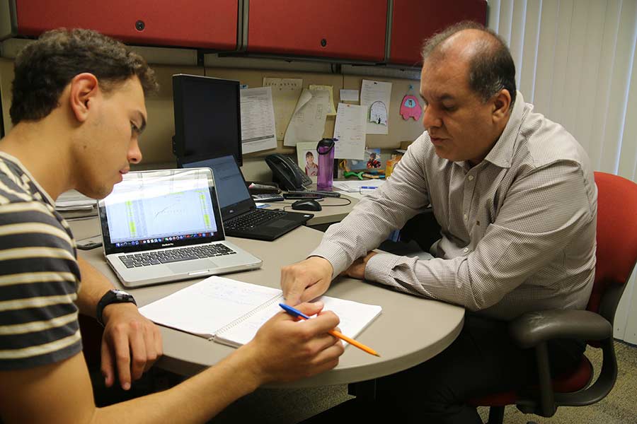 Profesor del Tec Guadalajara recibe premio ANFEI