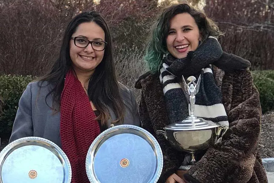 Mariana Morales y su pareja de debate Marcela Gómez ganadoras del Nacional de Debate en Español de los Estados Unidos 