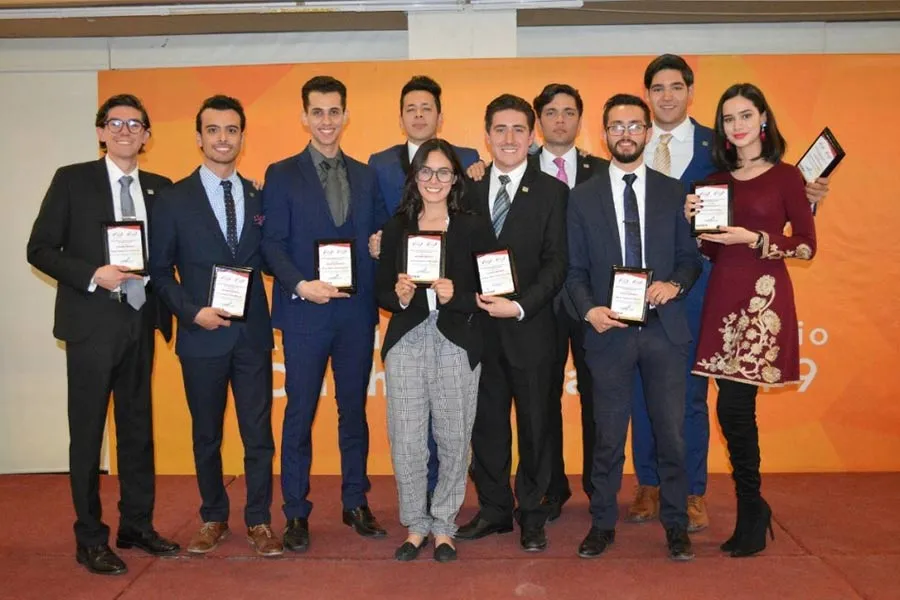 Mario como alumno del Tec es miembro del capítulo universitario del IMEF