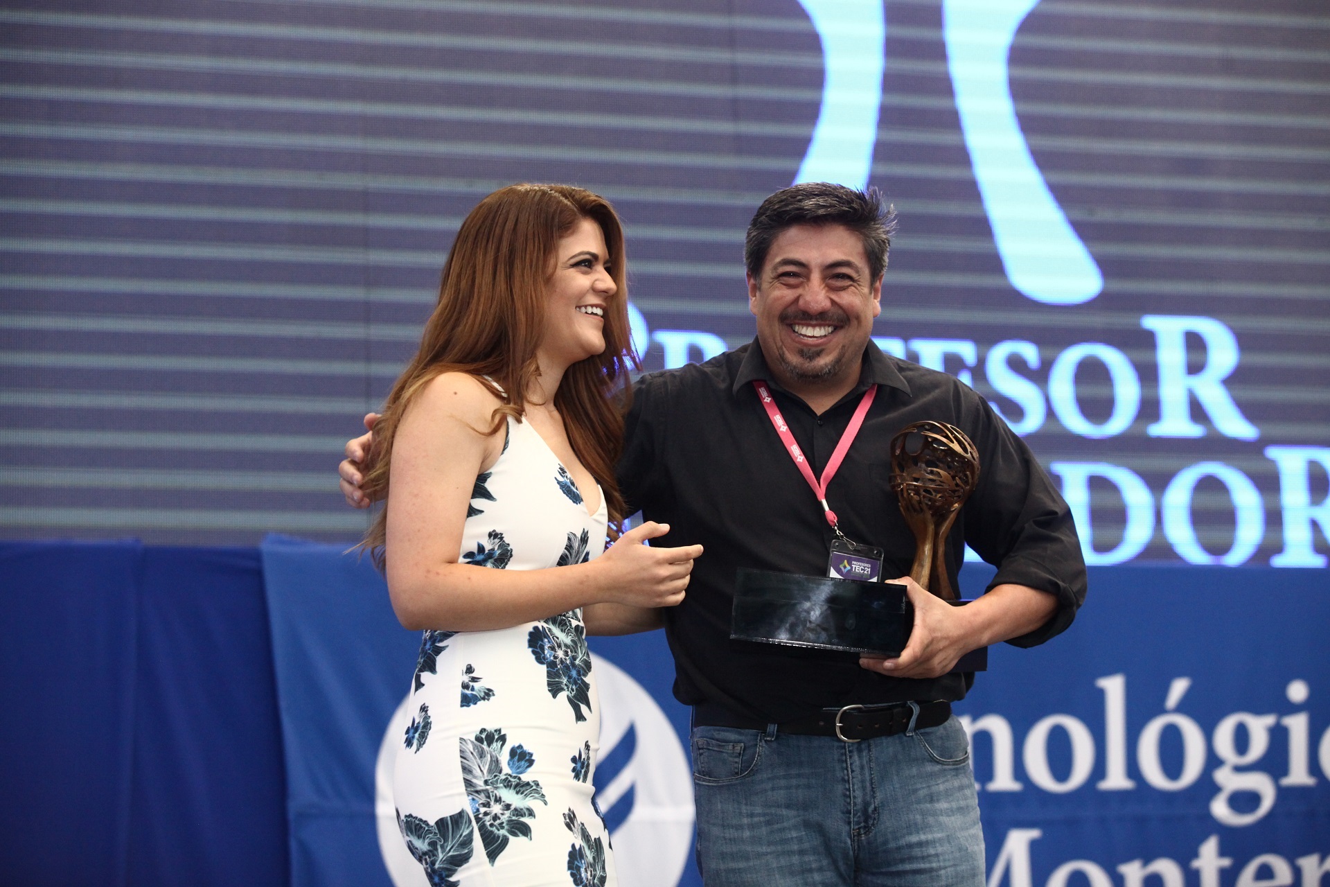 Mauricio Flores y Valeria Chacón