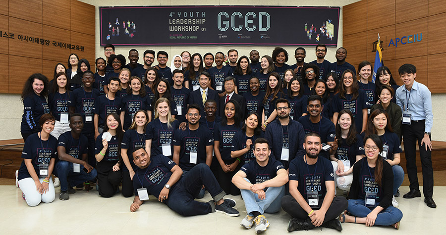 Meigan con parte de los participantes en el taller de ciudadanía global