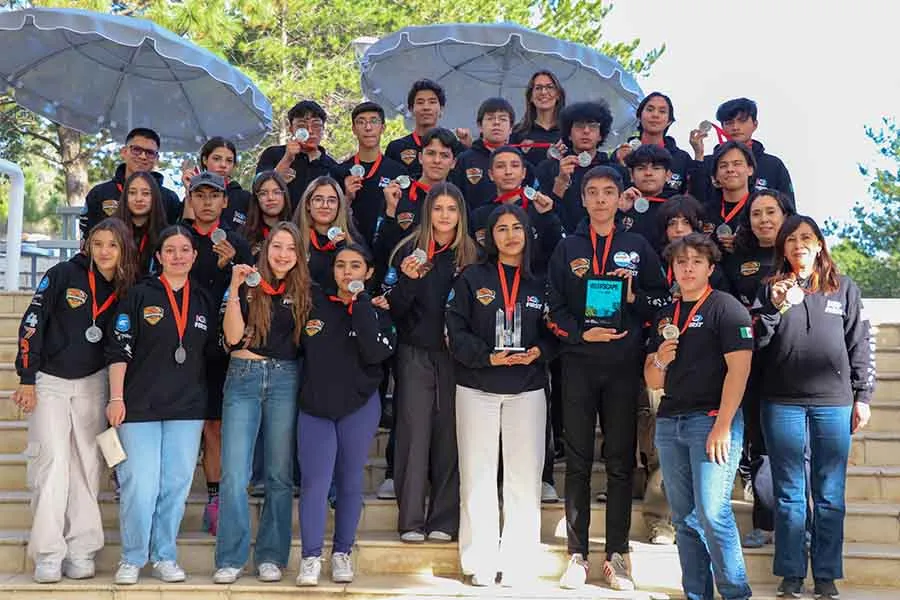 Integrantes del grupo estudiantil Monarch-e